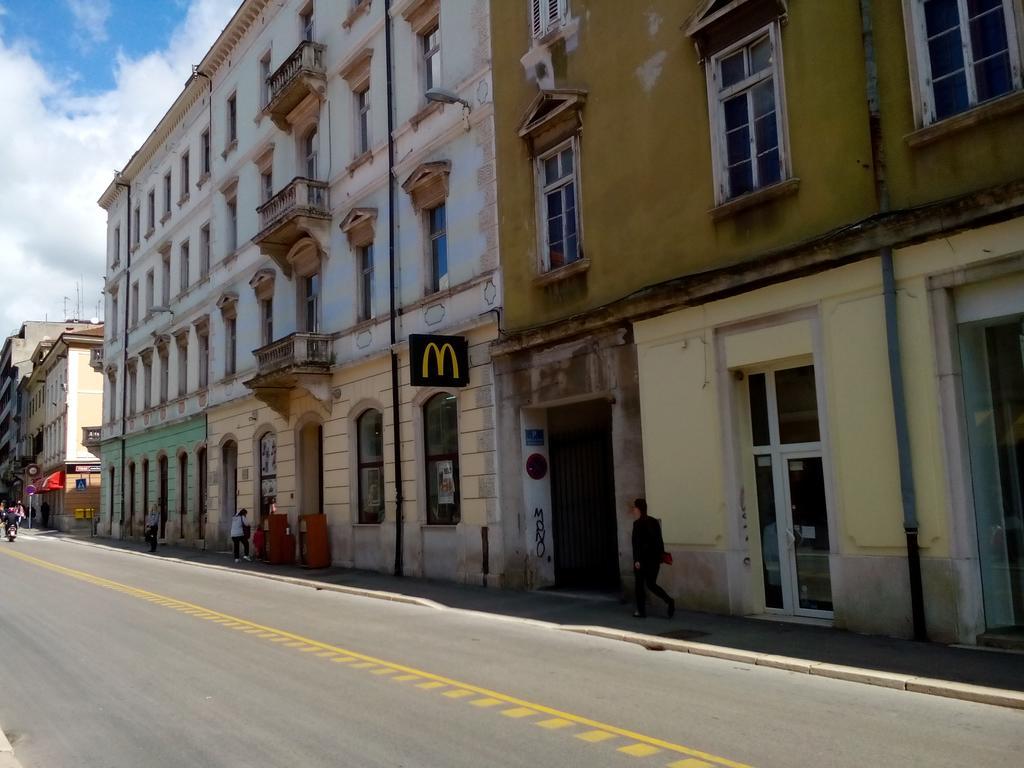 Dejan Apartment-Top Centar Pula Luaran gambar